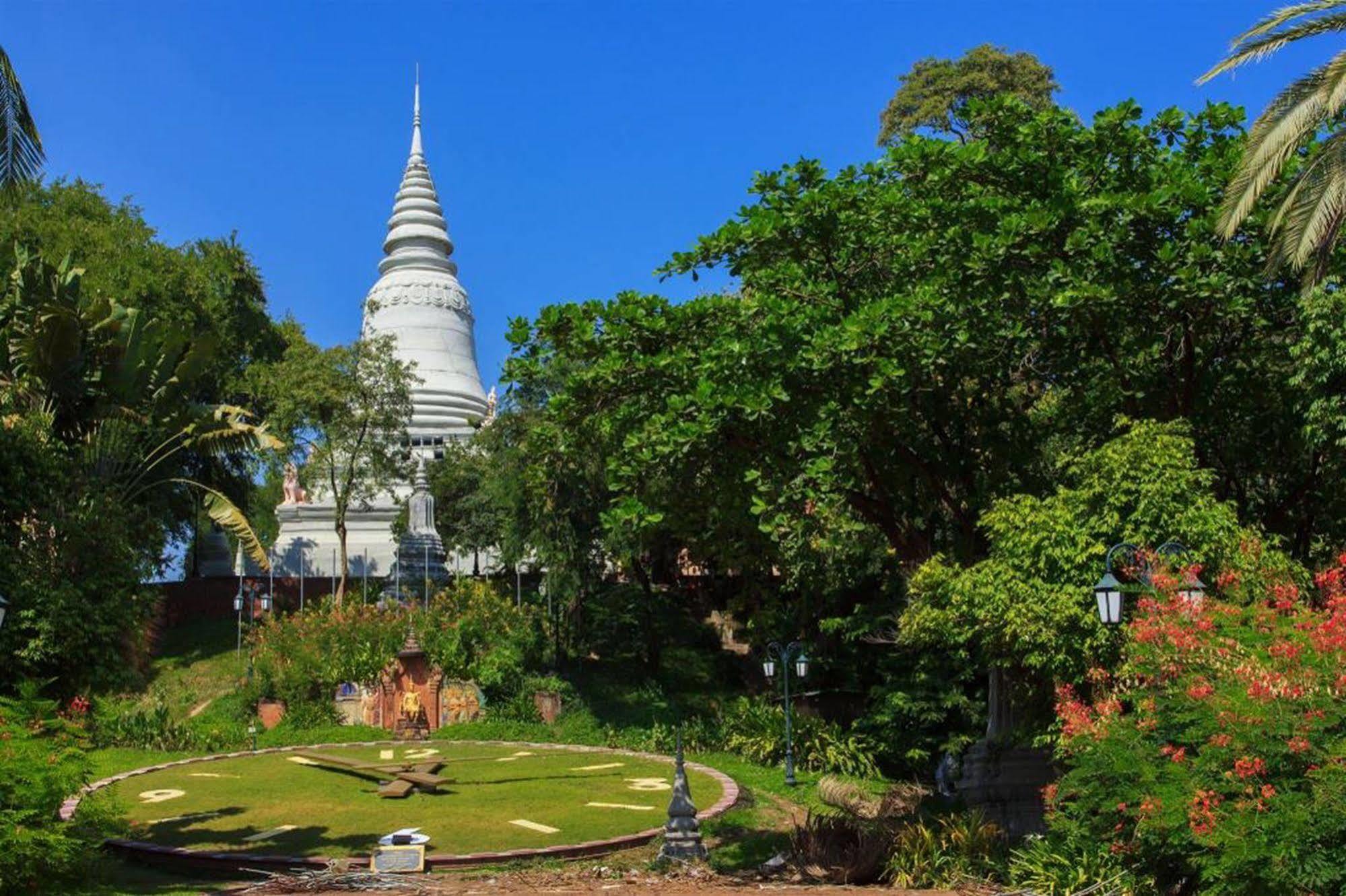 Sovanphum Guesthouse And Restaurant Phnom Penh Exterior photo