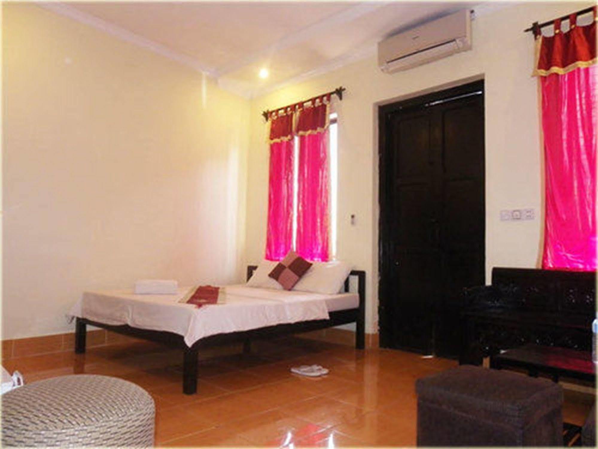 Sovanphum Guesthouse And Restaurant Phnom Penh Exterior photo